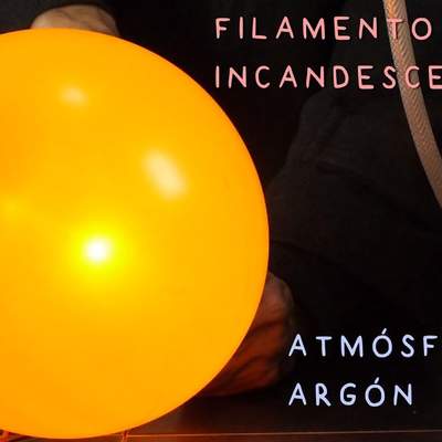 Filamento Incandescente en Atmósfera Inerte. Bombilla con Globo de Argón.