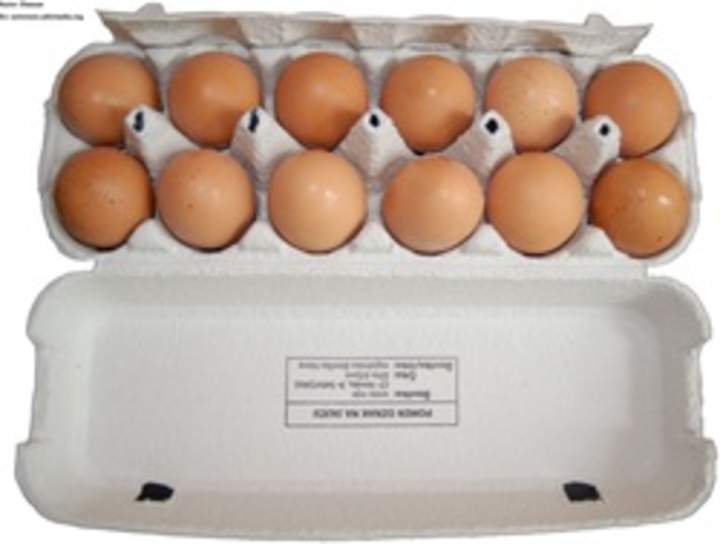 Caja de cartón con huevos