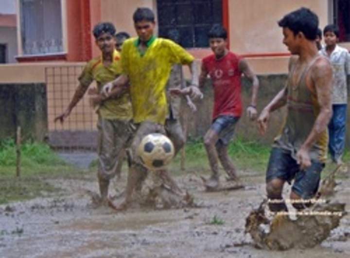 Fútbol bajo la lluvia