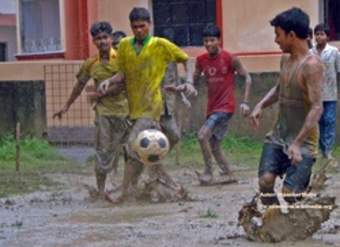 Fútbol bajo la lluvia