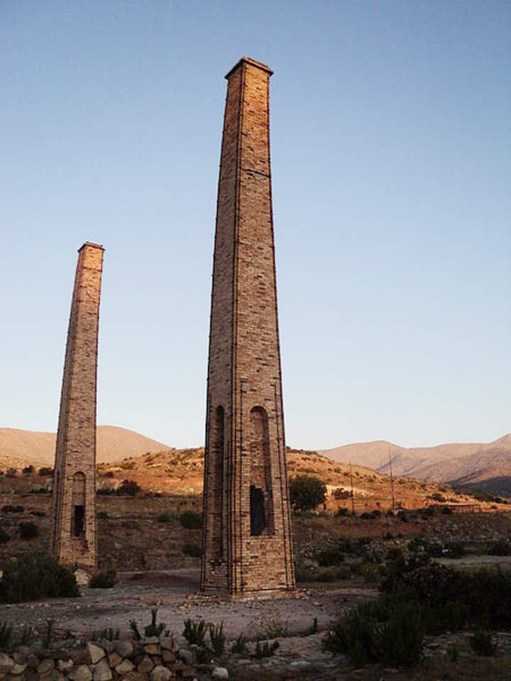 Chimeneas fundición de cobre de Labrar