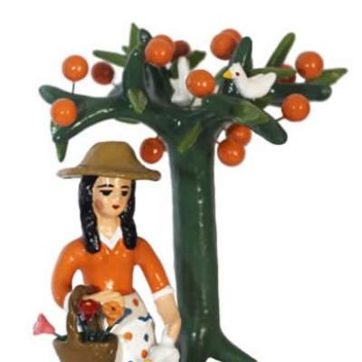 Campesina con árbol, cerámica de Talagante