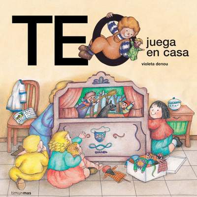 Teo juega en casa