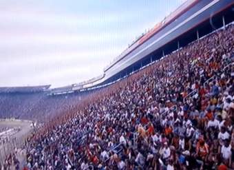 Vídeo: Ola humana en estadio 2